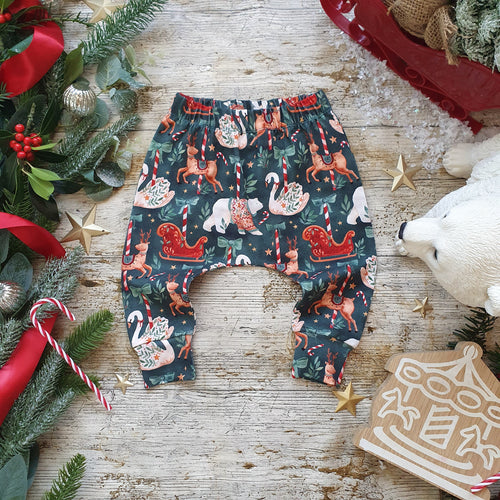 Christmas Carousel - Traditional Xmas Theme - Santa Sleigh - Green - Christmas Toddler Leggings