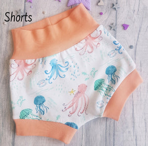 Floral Bee Cuffed Shorts