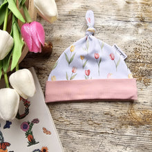 Load image into Gallery viewer, Tulips Knotted Hat