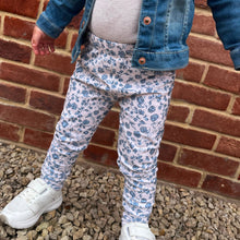 Load image into Gallery viewer, Blue Floral Slim Leg Leggings
